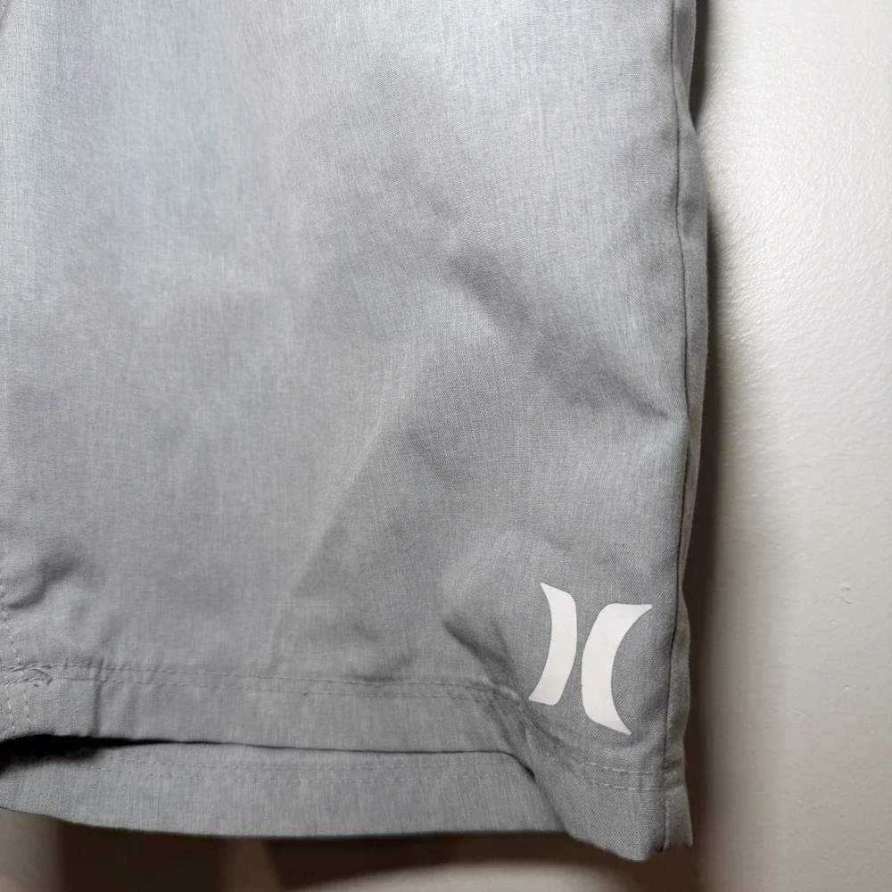 Hurley Boys Hybrid Short 4-Way Stretch, Elastic Waistband Size small gray